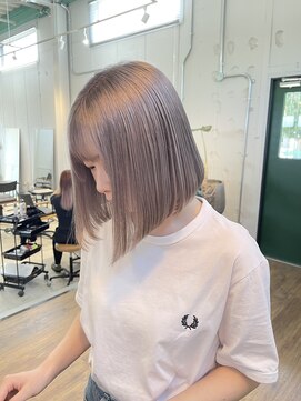 オーアイシー(OIC) ホワイトグレージュ×ボブ