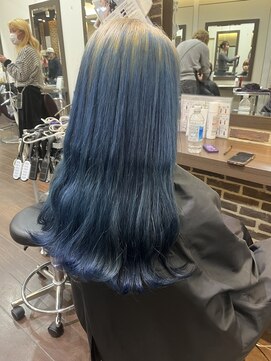 ヘアーアンドメイク ビス(HAIR&MAKE bis) ルーツカラー/ブルーカラー/デザインカラー【黒田あさみ】