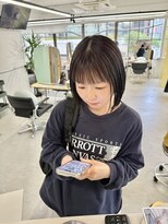 ヒビヲ(HIBIO) ショートボブ切りっぱなしボブタッセルボブミルクティーベージュ