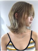 ミディアム ボブ ハイトーン ブリーチ 外ハネ 顔周りカット 20代