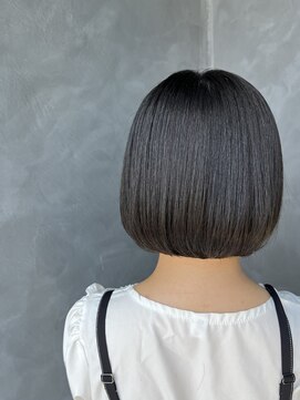 ラ カルモ(LA CALMO) ぱっつんボブ