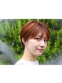 シャープで女性らしいショート