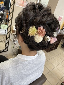 アールモンドヘア新世界 卒業式ヘアアレンジ