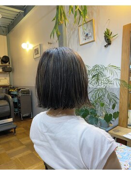 ヘアールーム コンセント 切りっぱなしボブ