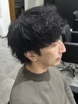 ヒュイル バイ ニアウ(Hwyl by Niau) メンズマッシュウルフパーマシャドウパーマスパイラルパーマ