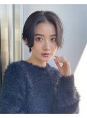 丸みショート前下がりセンターパートハンサムくびれショート