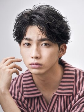 オーシャントーキョーオーバー 渋谷(OCEAN TOKYO OVER) 黒髪フェザーパーマニュアンスパーマセンターパートショート