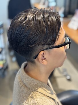 バルバオ サロンドベレーザ 大須(BALBAO salon de belleza) センターパート×フェザーパーマ