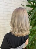 ハイトーンホワイトブロンド韓国風切りっぱなし小顔ボブ