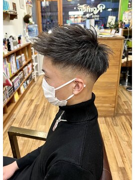 アップバングスキンフェードカット