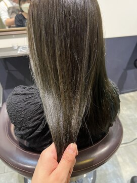 イリ 梅田(ili) ブリーチ無しダブルカラー　オリーブベージュ