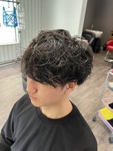 【メンズパーマ】カジュアルからフォーマルまで、シーンを問わずスタイリングが楽しめます！