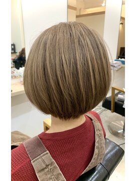 カキーン(cakeen) 大人可愛い丸みショートボブ 柔らかハイトーンハニーベージュ