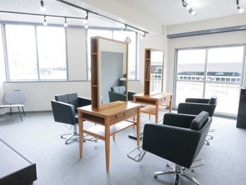 スピナー 武蔵小杉(Spinner)の写真/10:00～21:00まで営業＊新丸子駅徒歩1分！駅近でお仕事や学校帰りにも気軽に通えるのが嬉しいサロン。