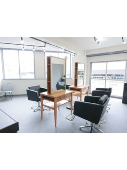 10:00～21:00まで営業＊新丸子駅徒歩1分！駅近でお仕事や学校帰りにも気軽に通えるのが嬉しいサロン。