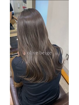 サク(Sac.) 今っぽい柔らかいオリーブベージュ Sac.一澤幸奈