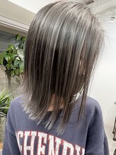 【切りっぱなしボブ×極細ハイライト】赤みを消して透ける質感に☆パツっとしたラインで今どきお洒落髪！