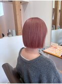 大人可愛いショートボブ 切りっぱなしボブ ピンクベージュ