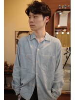 エディ(Edy)&nbsp;メンズセンターパート波巻きパーマ刈り上げブラウンカラー岡山