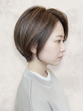 アムール稲田堤(amour) 透明感ハイライト白髪ぼかしグレージュショートボブ夏カラー