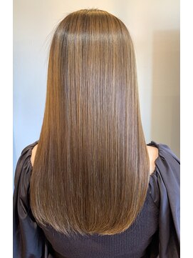 ルフュージュアミエ(refuge amie) サラ艶ストレート【鶴瀬駅西口】【駐車場有】【富士見市美容室】