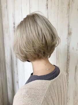 シア(sia) ハイトーンショートボブ
