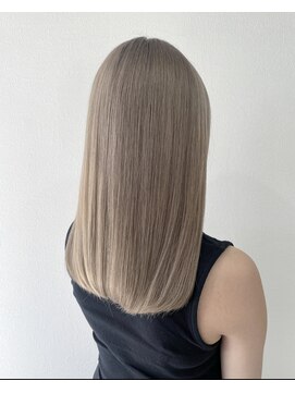 イト(ito.) ホワイトベージュ_セクションカラー_ペールベージュ