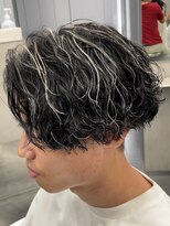 フィフスパーク(fifth PARK)&nbsp;渋谷緩め波巻きスパイラルパーマメンズホワイトメッシュカラー