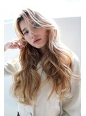 顔まわりレイヤー×ハイトーンヘア