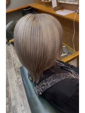 ヘアーサロン アトリエ(Hair salon ATORIE) ミディアムウルフブリーチカラーホワイトベージュ