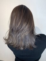 アンダーバーホワイト(_WHITE)&nbsp;難波店ハイライトグレージュイルミナカラーヘルシーレイヤー