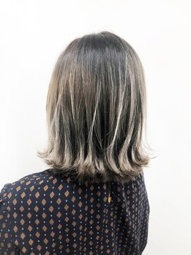 マックスビューティーギンザ(MAXBEAUTY GINZA)　 外ハネ　ハイレイヤーハイライトことりベージュ【銀座/銀座駅】