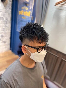 ミリオンバックス 御徒町店(Million Backs) ツーブロックマッシュ/スキンフェード<理容室>[メンズ/御徒町]