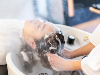 ビーチ ヘアー(Beach Hair)の写真/【ヘッドスパ60分 4000円（SB込み）】リラックスできる空間で極上スパ◇お気軽に癒しのひと時を是非♪