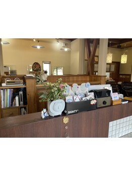 【髪や地肌に優しい商材を求めている方必見】高い技術力で、あなたの魅力を引き出すスタイルをご提案