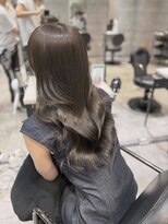 アンダーバーホワイト(_WHITE)&nbsp;レイヤーカット　オリーブグレージュ