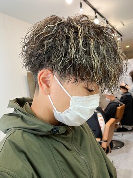 エルマーク 梅田(L-MARK) メッシュハイライトスパイラルパーマツイストパーマツーブロック