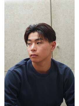 にもう ツーブロックセンターパート.刈り上げ