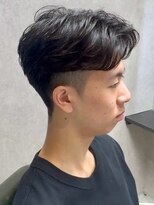 ディスイズバーバーフォース(THIS IS BARBER 4th)&nbsp;ツーブロック メンズパーマ 黒髪ショート 20代 30代