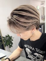 イリ 梅田(ili)&nbsp;ブロンドバレイヤージュ/センターパート/刈り上げセンターパート