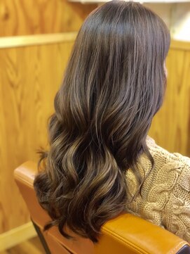 ララテラス(LaLa Terrace) カーキベージュ×大人かわいいラフウェーブ