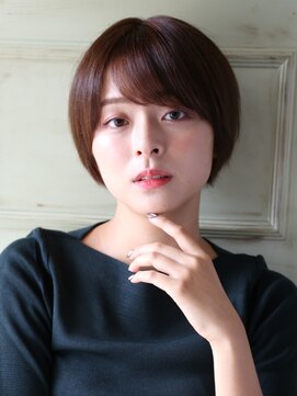 ヴァン カウンシル 王子(VAN COUNCIL) ツヤっとした質感で、大人かわいいカジュアルスタイル