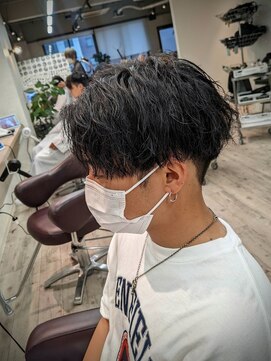 コワファーストナガサキシャンプーボーイ(COIFF1RST NAGASAKI SHAMPOO BOY) ツイストスパイラルパーマ×ショートセンターパート