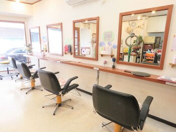 サカエ美容室の写真/新大塚駅徒歩3分☆居心地の良い空間に、何でも相談できる♪経験豊富なスタッフが、魅力を引き出します◎