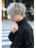ホワイトシルバーアッシュ無造作前下がりマッシュショート