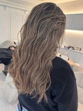 ノラ ウメダ(NORA UMEDA) 地毛ハイライトインナーハイライト海外ヘアグラデーション