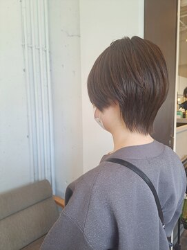 トイズファクトリー(Toys Factory) ショートレイヤー×アッシュブラウン美髪