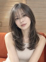 オアシスアヴェダ ザ・ペニンシュラ東京(OASIS AVEDA)&nbsp;大人セミロングレイヤー・前髪カット・艶髪・グレージュ30代