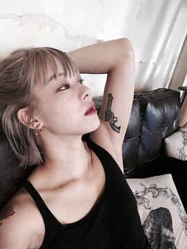 ランプ ヘアー(lamp hair) Londongirl White