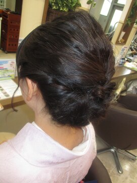 コアフィールフィス(COIFFURE fils) 落ち着きあるねじりまとめ髪